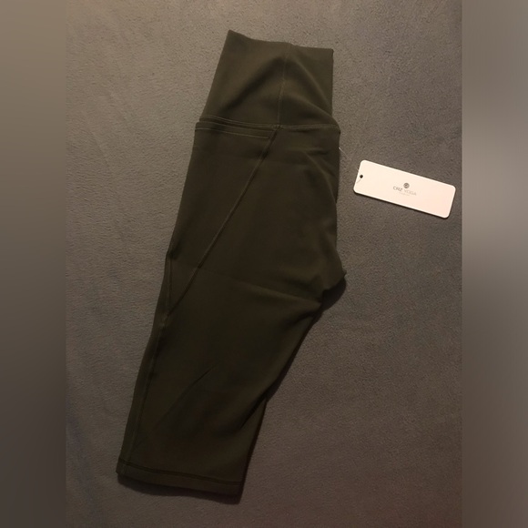 NWT CRZ YOGA Butterluxe Capri Leggings - Picture 11 of 14